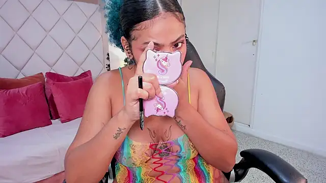 momo ayasse online show from December 3, 2025, 9:57 pm