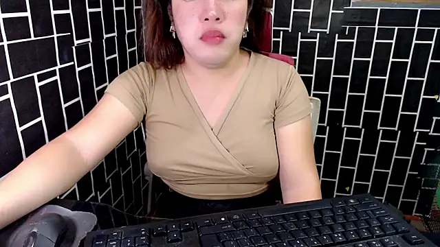 Snapshot of xUrDreamSlutWhore chatting on September 9, 2025, 4:06 pm xUrDreamSlutWhore online show from September 9, 2025, 4:06 pm