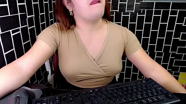 Snapshot of xUrDreamSlutWhore chatting on September 12, 2025, 3:56 pm xUrDreamSlutWhore online show from September 12, 2025, 3:56 pm