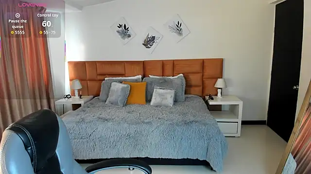 Catti Brie online show from October 15, 2025, 12:05 pm