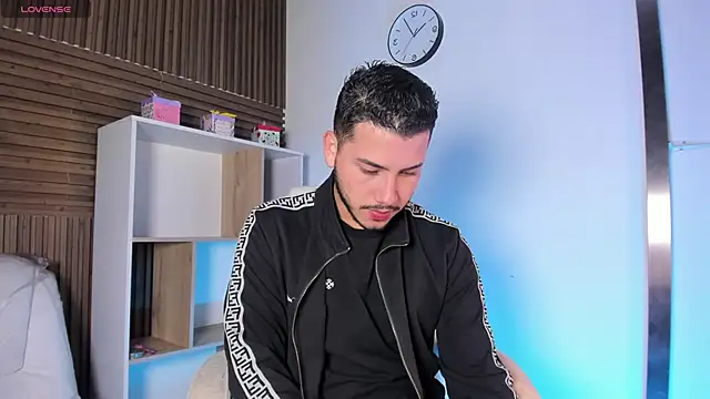 Snapshot of Axel_grey_ chatting on October 6, 2025, 12:13 pm Axel grey online show from October 6, 2025, 12:13 pm
