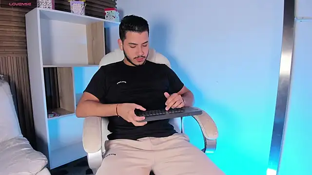 Snapshot of Axel_grey_ chatting on October 12, 2025, 11:53 am Axel grey online show from October 12, 2025, 11:53 am