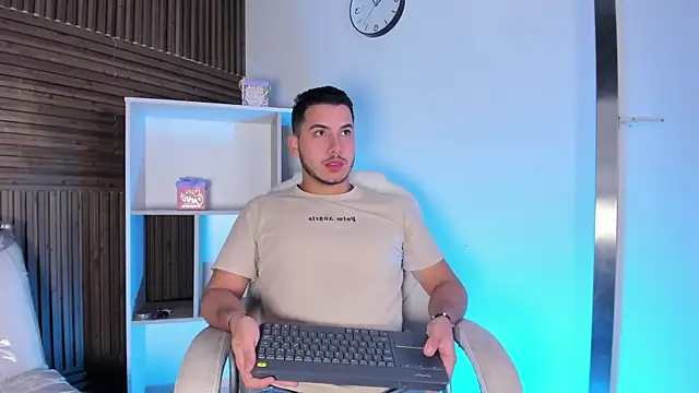 Snapshot of Axel_grey_ chatting on October 28, 2025, 12:19 pm Axel grey online show from October 28, 2025, 12:19 pm