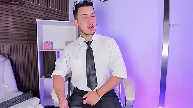 Snapshot of Axel_grey_ chatting on October 31, 2025, 12:39 pm Axel grey online show from October 31, 2025, 12:39 pm