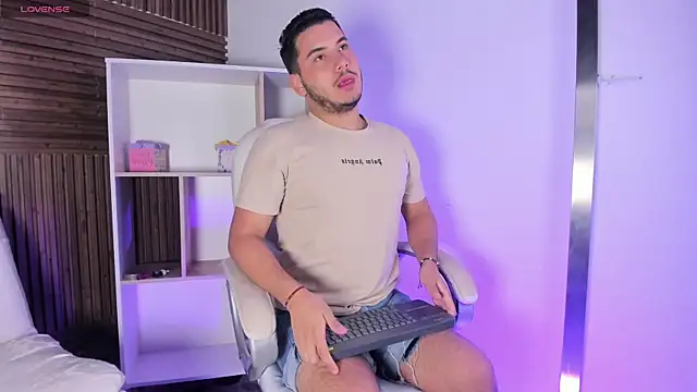 Snapshot of Axel_grey_ chatting on November 7, 2025, 12:16 pm Axel grey online show from November 7, 2025, 12:16 pm