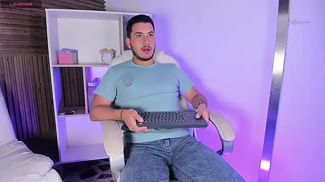 Snapshot of Axel_grey_ chatting on November 8, 2025, 12:27 pm Axel grey online show from November 8, 2025, 12:27 pm