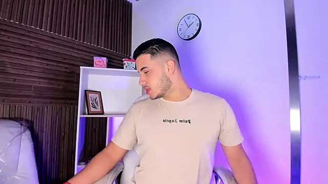 Snapshot of Axel_grey_ chatting on December 1, 2025, 12:10 pm Axel grey online show from December 1, 2025, 12:10 pm