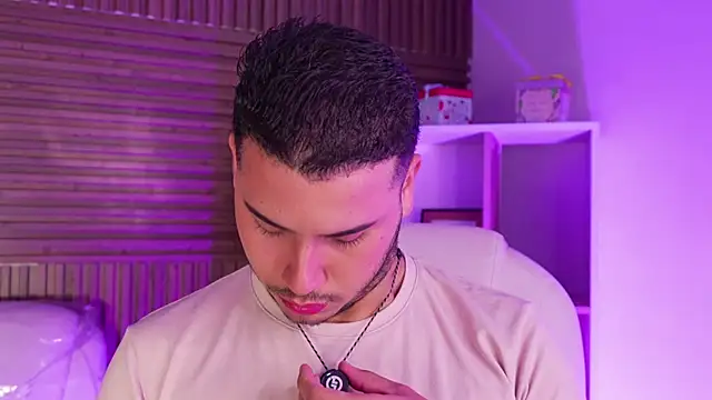 Snapshot of Axel_grey_ chatting on December 3, 2025, 12:25 pm Axel grey online show from December 3, 2025, 12:25 pm