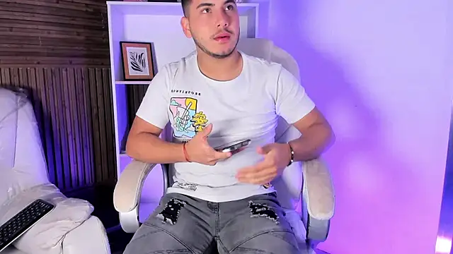 Snapshot of Axel_grey_ chatting on December 4, 2025, 12:14 pm Axel grey online show from December 4, 2025, 12:14 pm