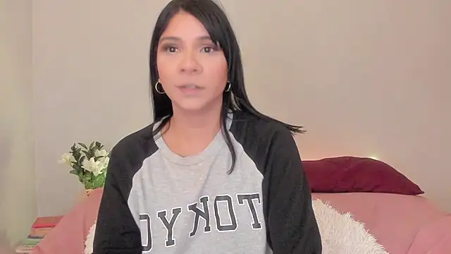 Laura-angeel online show from November 3, 2025, 8:10 pm