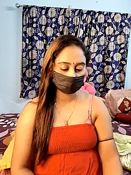 Cute-lusi online show from October 28, 2025, 7:05 pm