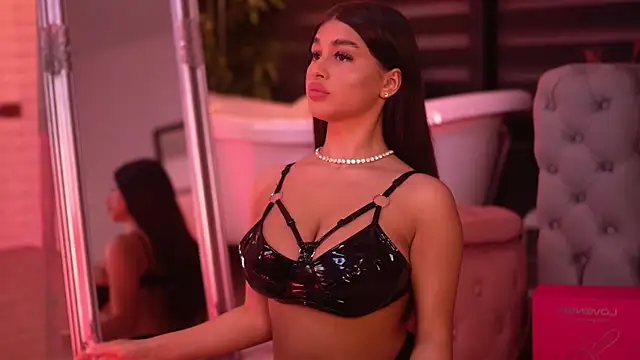 BellaNoirre online show from November 28, 2025, 6:32 pm