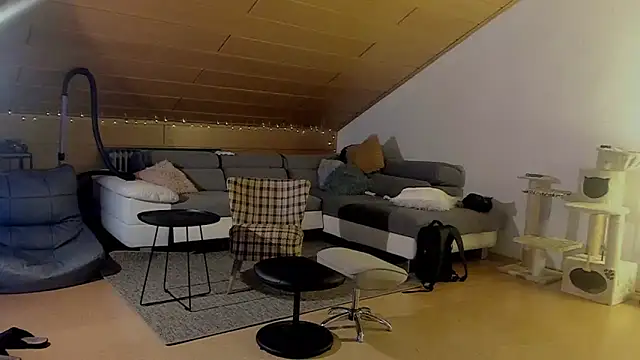 Snapshot of Bez3ybik chatting on November 18, 2025, 10:03 pm Bez3ybik online show from November 18, 2025, 10:03 pm