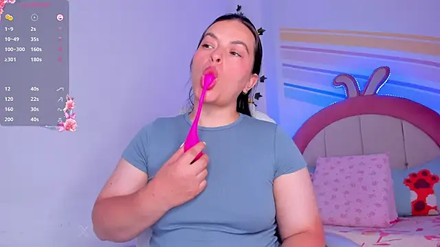 Ariah Walker  online show from September 30, 2025, 1:43 am