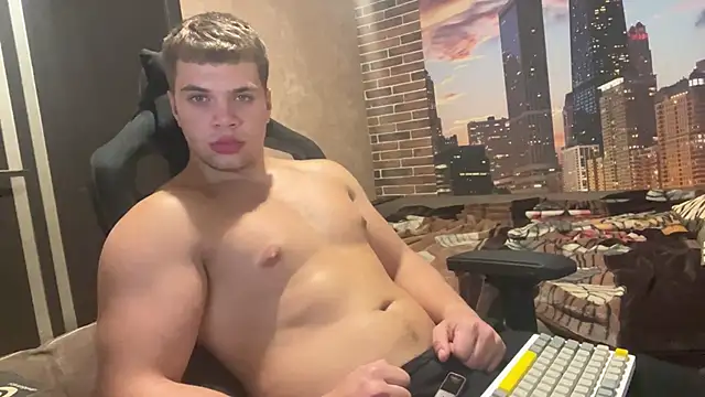 MusclePhantom online show from October 7, 2025, 8:28 pm