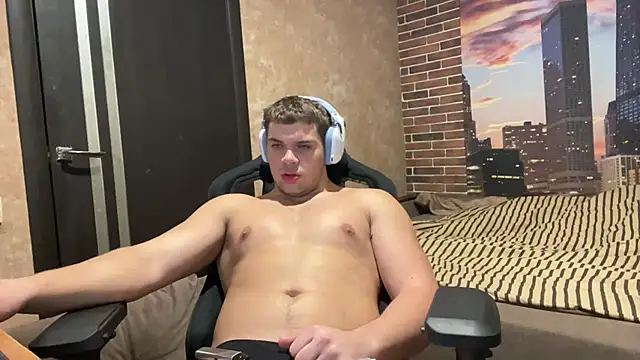 MusclePhantom online show from November 17, 2025, 9:31 pm