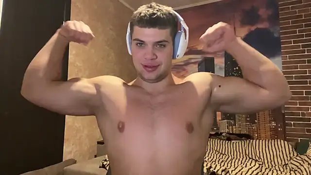 MusclePhantom online show from December 3, 2025, 10:08 pm