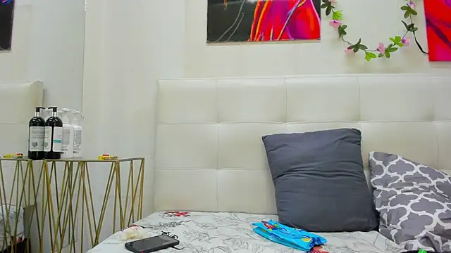 Lucia78couple online show from December 4, 2025, 8:28 pm