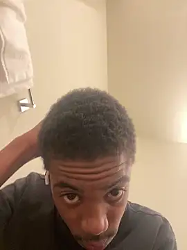 Snapshot of huhgtr chatting on November 17, 2025, 3:51 pm huhgtr online show from November 17, 2025, 3:51 pm