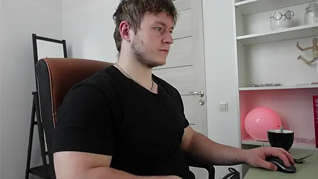 Snapshot of Richard_Dullas chatting on October 8, 2025, 10:02 am Richard Dullas online show from October 8, 2025, 10:02 am