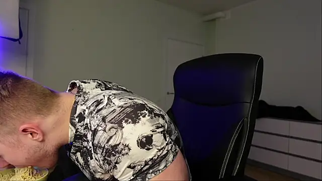 Snapshot of Richard_Dullas chatting on October 23, 2025, 1:32 pm Richard Dullas online show from October 23, 2025, 1:32 pm