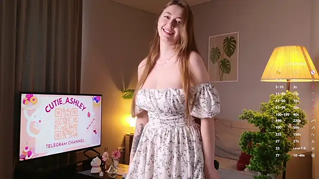 Snapshot of Luna_Foxy chatting on October 7, 2025, 11:40 am Luna Foxy online show from October 7, 2025, 11:40 am