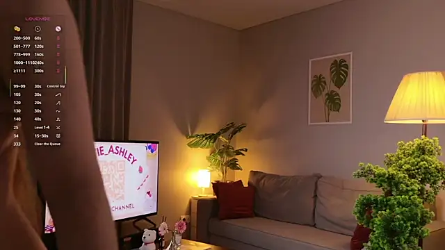 Snapshot of Luna_Foxy chatting on October 8, 2025, 2:25 pm Luna Foxy online show from October 8, 2025, 2:25 pm