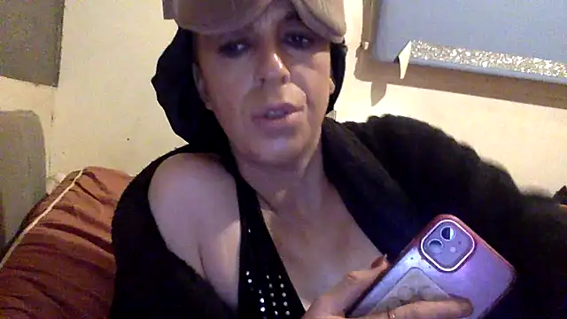 Snapshot of Bellababexox chatting on November 18, 2025, 6:01 pm Bellababexox online show from November 18, 2025, 6:01 pm