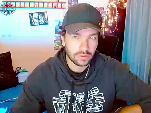 cortelioni massimo  online show from December 16, 2025, 12:26 am