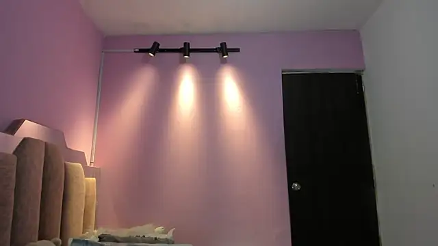 AndreaSweet2 online show from November 10, 2025, 7:35 pm