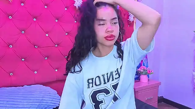 Nanis James online show from November 25, 2025, 2:55 am