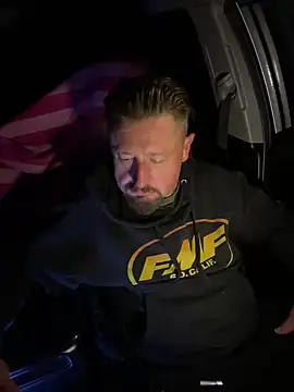 Snapshot of DAZZZ7878 chatting on November 2, 2025, 12:40 pm DAZZZ7878 online show from November 2, 2025, 12:40 pm