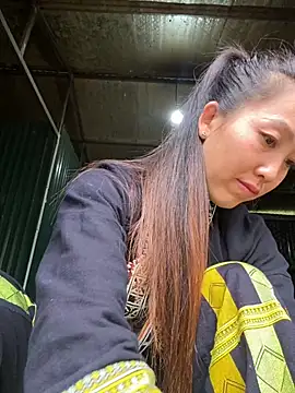 Huong-Ly online show from November 16, 2025, 8:20 am