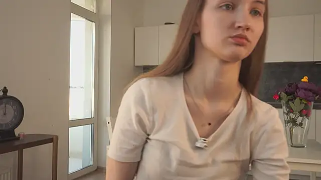 HenriettaCoppinger online show from October 18, 2025, 10:05 am