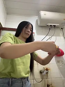 crhong666 online show from October 1, 2025, 11:55 pm