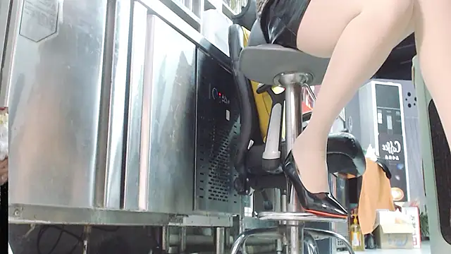 Eileen-L online show from November 30, 2025, 2:15 am