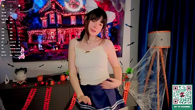 Snapshot of Honeey_Beee chatting on October 29, 2025, 5:36 pm Honeey Beee online show from October 29, 2025, 5:36 pm