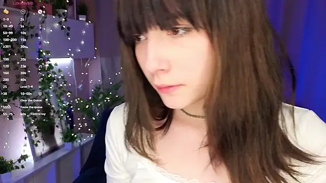 Snapshot of Honeey_Beee chatting on November 7, 2025, 3:45 pm Honeey Beee online show from November 7, 2025, 3:45 pm