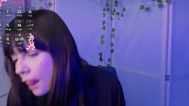 Snapshot of Honeey_Beee chatting on November 9, 2025, 4:38 pm Honeey Beee online show from November 9, 2025, 4:38 pm