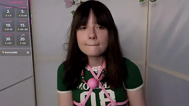 Snapshot of Honeey_Beee chatting on November 14, 2025, 5:11 pm Honeey Beee online show from November 14, 2025, 5:11 pm