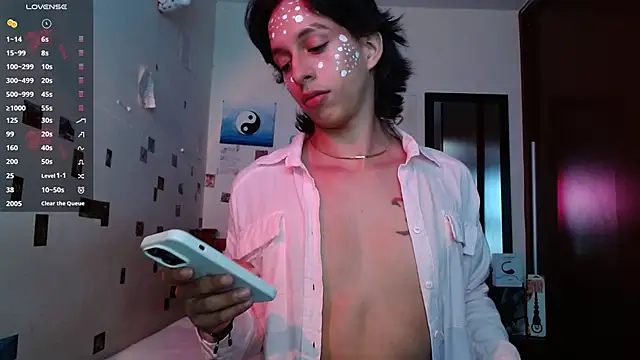 Snapshot of DannyPhantom555 chatting on October 29, 2025, 6:53 pm DannyPhantom555 online show from October 29, 2025, 6:53 pm