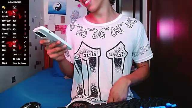 Snapshot of DannyPhantom555 chatting on November 28, 2025, 6:32 pm DannyPhantom555 online show from November 28, 2025, 6:32 pm