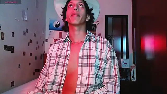 Snapshot of DannyPhantom555 chatting on December 1, 2025, 7:41 pm DannyPhantom555 online show from December 1, 2025, 7:41 pm