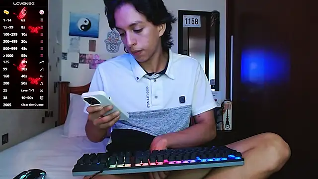 Snapshot of DannyPhantom555 chatting on December 13, 2025, 7:53 pm DannyPhantom555 online show from December 13, 2025, 7:53 pm