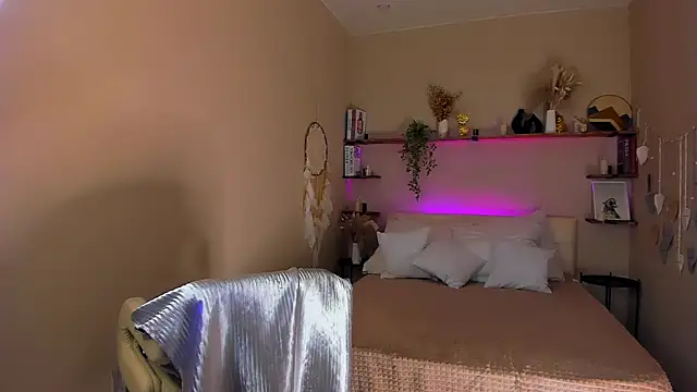 Snapshot of MaryRosenberg chatting on October 10, 2025, 11:31 am MaryRosenberg online show from October 10, 2025, 11:31 am