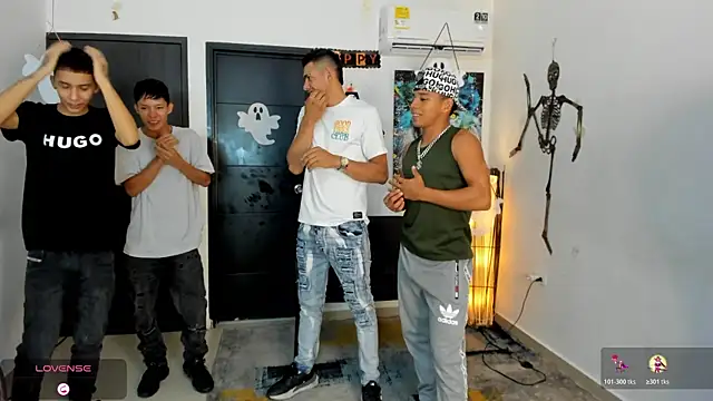 Snapshot of Playhardsex_ chatting on October 28, 2025, 11:18 pm Playhardsex online show from October 28, 2025, 11:18 pm