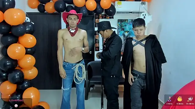 Snapshot of Playhardsex_ chatting on October 29, 2025, 11:06 pm Playhardsex online show from October 29, 2025, 11:06 pm