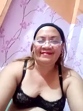 vickyhot1966 online show from October 31, 2025, 1:01 pm