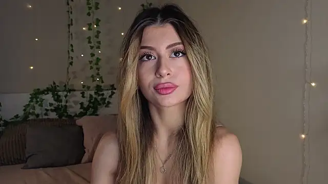 Snapshot of GeorginaHarn chatting on November 2, 2025, 8:06 am GeorginaHarn online show from November 2, 2025, 8:06 am