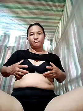 Snapshot of Love-Mama33 chatting on October 18, 2025, 2:36 am Love-Mama33 online show from October 18, 2025, 2:36 am